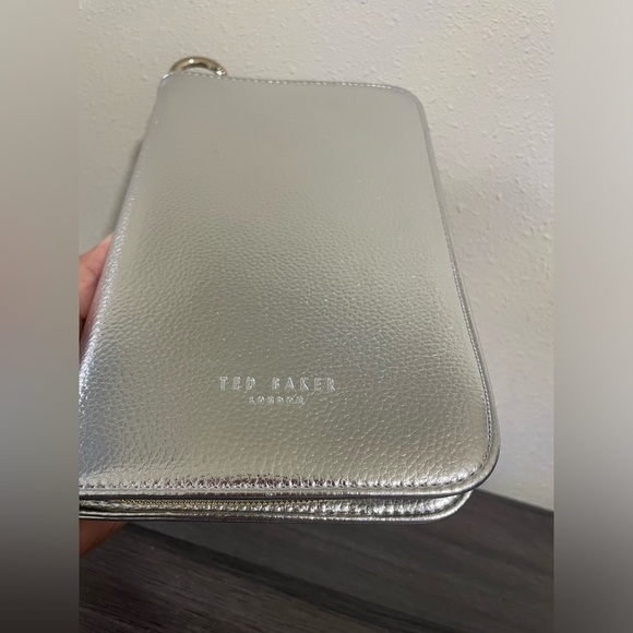 🩷 Ted Baker London organizer 5x8 Travel Silvertone leather portfolio NWOT - Picture 4 of 9